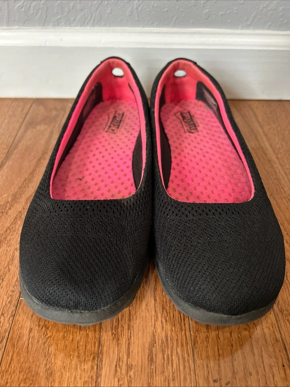 Skechers On The Go Ritz Walking Shoes Slip On Sneakers Women’s Size 8.5 Black